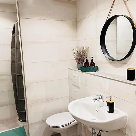 Clubhaus 6 - Geraeumige Mit 4 Schlafzimmern & 2 Baedern Lägenhet Leinefelde-Worbis